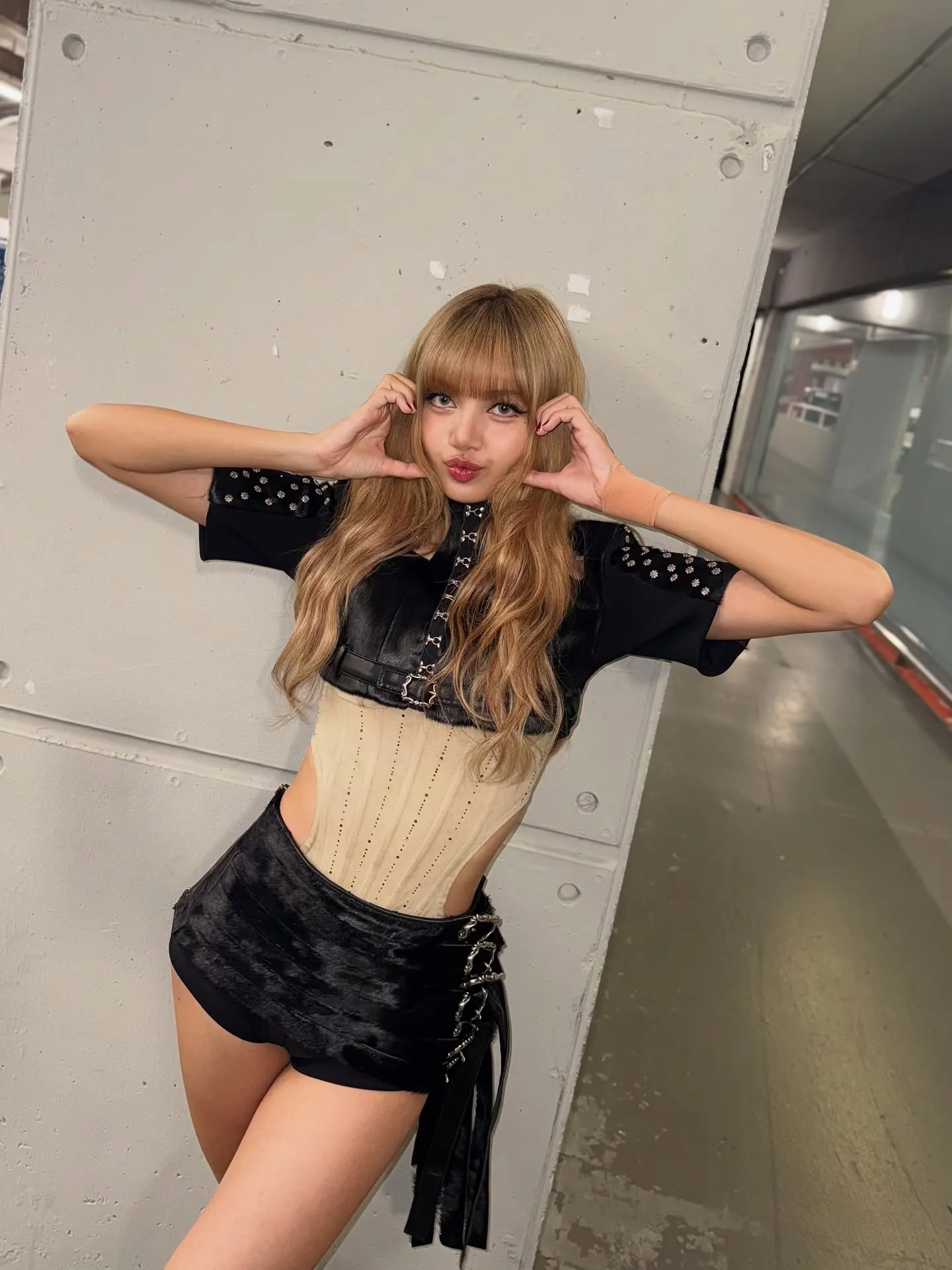 Lisa (Black Pink) - lisa-black-pink-hot-53.webp